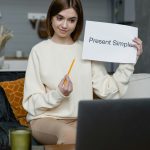 Formatrice MyFormaBox donnant une formation en anglais en visioconférence