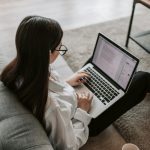 Stagiaire MyFormaBox en formation excel en ligne devant son ordinateur